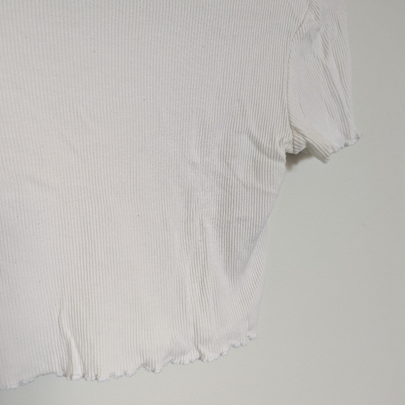 White and black crop top (2 items) - Picture 2 of 9